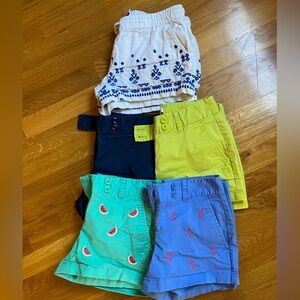 5 pairs of Vineyard Vines shorts.